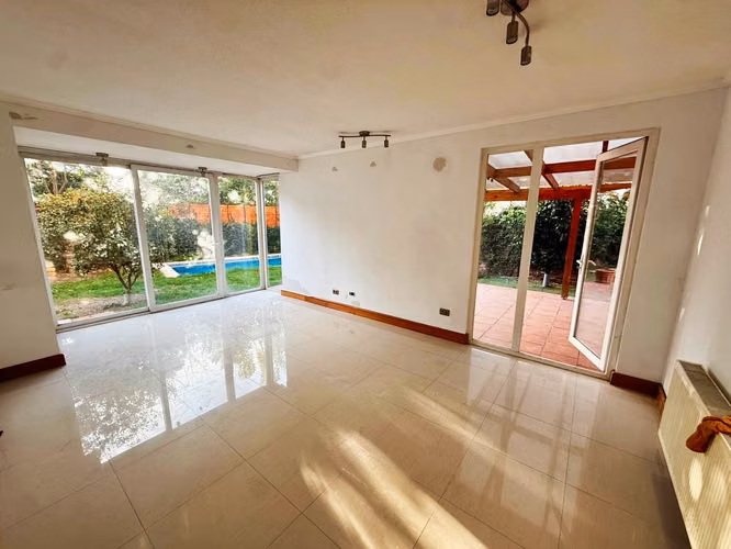 Amplia, cómoda y acogedora casa en Condominio de Peñalolén - Imagen 10