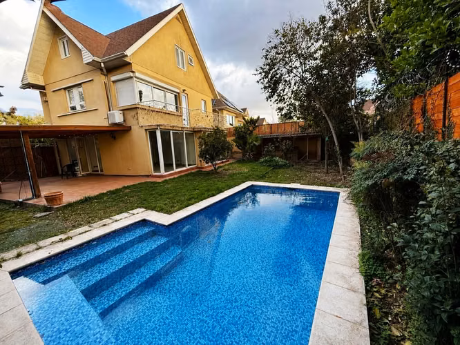 Amplia, cómoda y acogedora casa en Condominio de Peñalolén - Imagen 24