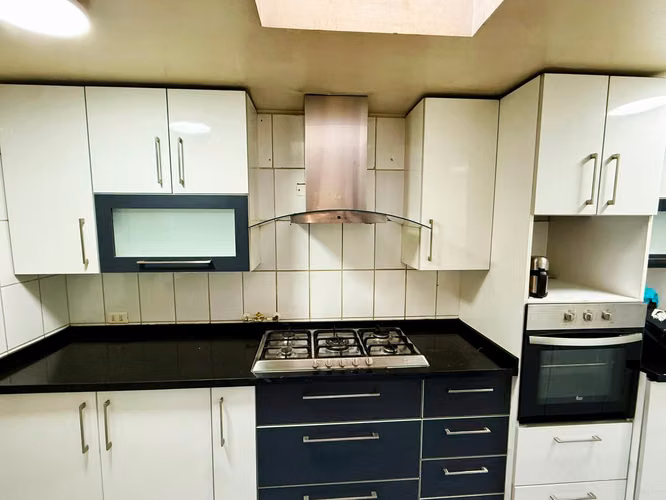 Amplia, cómoda y acogedora casa en Condominio de Peñalolén - Imagen 6