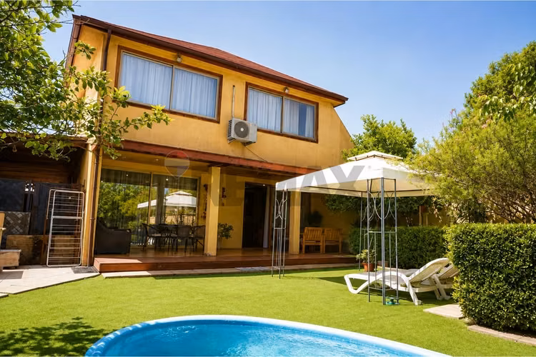 Amplia casa de 167m2 5d/3b en la cisterna