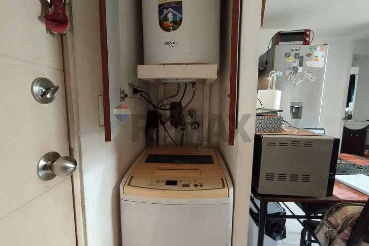 Vendo comodo depto 2d 1b metro hospitales - Imagen 3