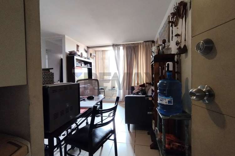 Vendo comodo depto 2d 1b metro hospitales - Imagen 2