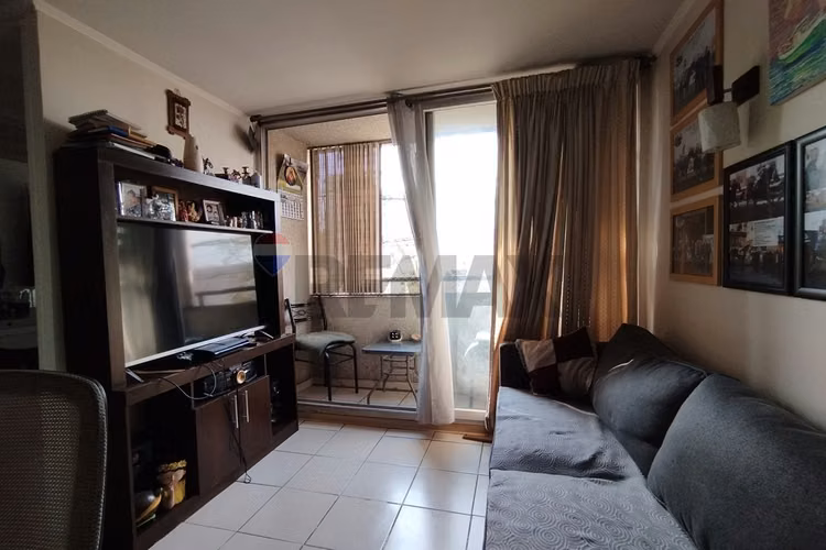 Vendo comodo depto 2d 1b metro hospitales