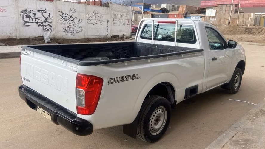 2017 Nissan Np300 2.3 S DIESEL 4X2 CAB. SIM. MT 2P. - Imagen 3