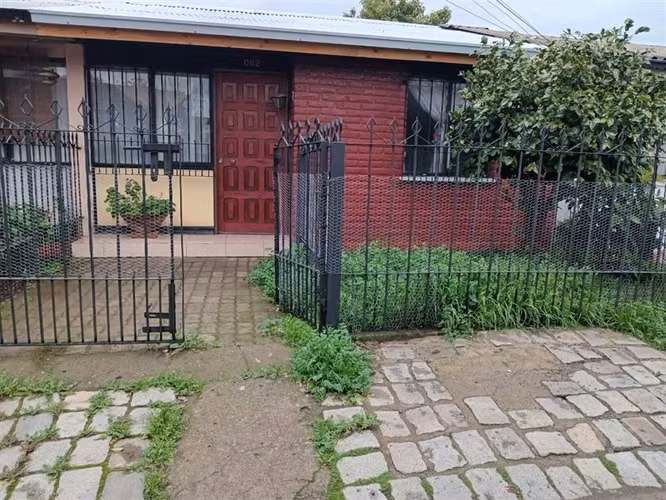 Casa en venta de 4 dorm. La.Florida a pasos del CESFAM
