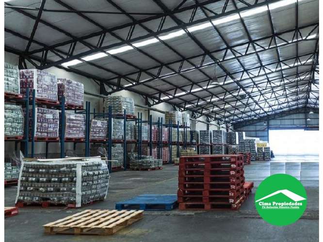 Gran Bodega en Arriendo Talcahuano, con oficinas, baños, instalaciones