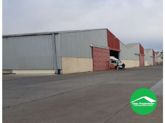 Gran Bodega en Arriendo Talcahuano, con oficinas, baños, instalaciones