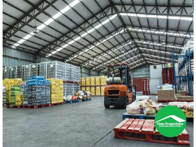Gran Bodega en Arriendo Talcahuano, con oficinas, baños, instalaciones