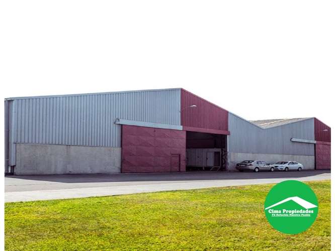 Gran Bodega en Arriendo Talcahuano, con oficinas, baños, instalaciones