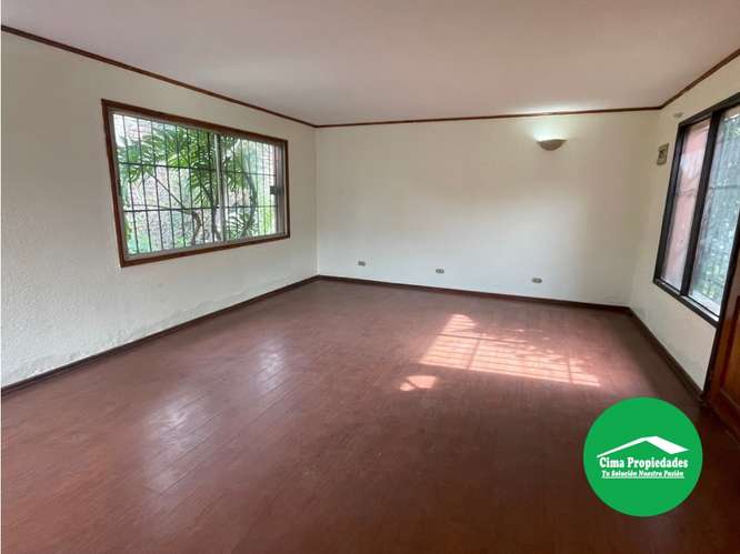 ¡Tu Hogar Ideal! Venta Casa en La Reina, Amplia 6 Dormitorios - Imagen 4