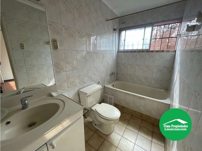 ¡Tu Hogar Ideal! Venta Casa en La Reina, Amplia 6 Dormitorios - Imagen 13