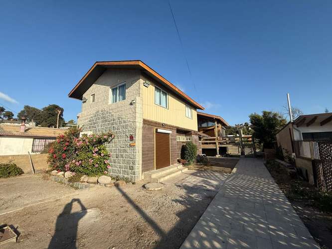 Gran casa de playa en sector Los Laberintos – El Quisco - Imagen 2