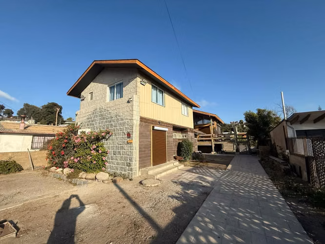 Casa en El Quisco con 8 dormitorios, 4 baños y 544 m² de terreno