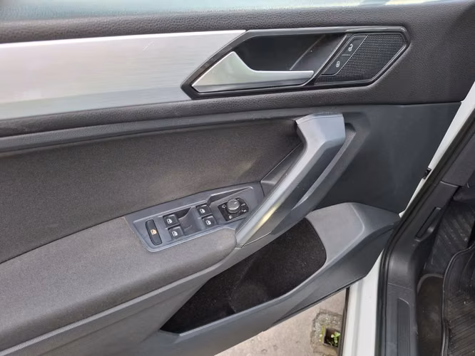 VOLKSWAGEN TIGUAN 2018 - Imagen 12