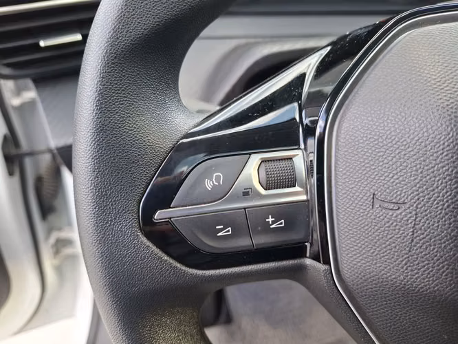 PEUGEOT 208 2023