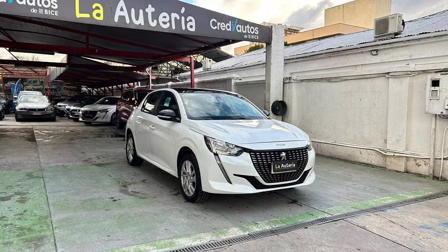 Peugeot 208 STYLE PURETECH 75 1.2 (2024)