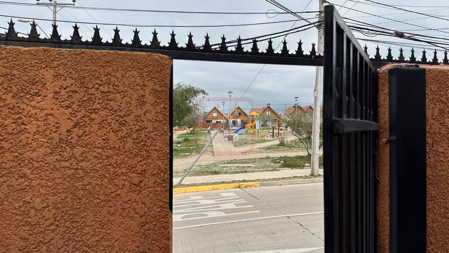 Amplia Casa en Venta de 4h/3b en Excelente Sector Cielos del Valle - Imagen 2
