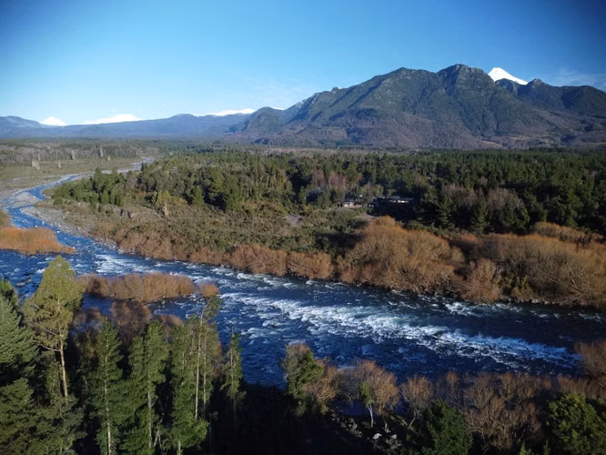 MARAVILLOSO COMPLEJO TURISTICO ORILLA DE RIO TRANCURA A MINUTOS DE PUCON