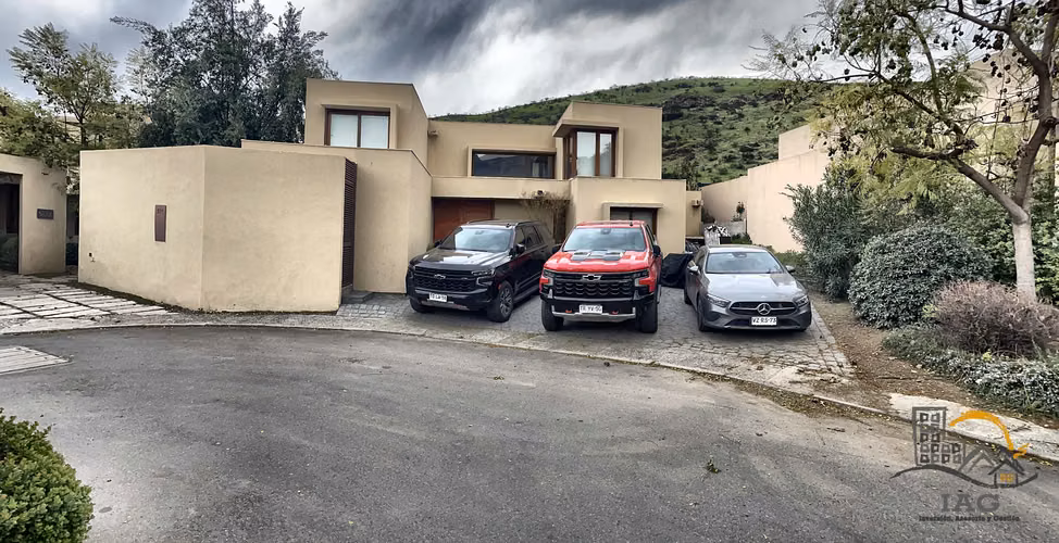 VENTA ESPECTACULAR CASA 6 DORM 4 BAÑOS + SERVICIOS