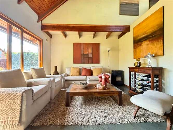 Casa en venta de 4 dorm. en Vitacura