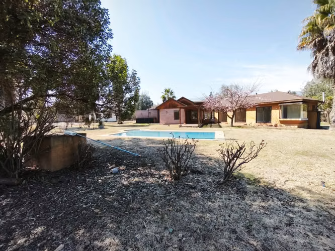 Amplia Parcela con Dos Casas y Piscina en Talagante - Imagen 4