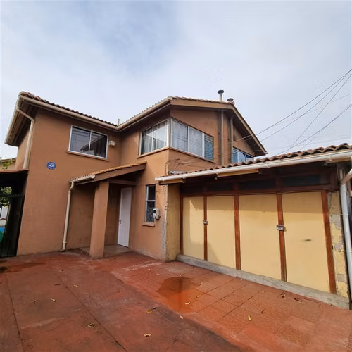 Amplia Casa en arriendo de 5 dorm. en Quilicura Las Torres