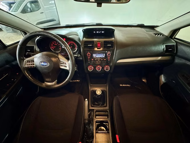 SUBARU XV MT 2.0 2015