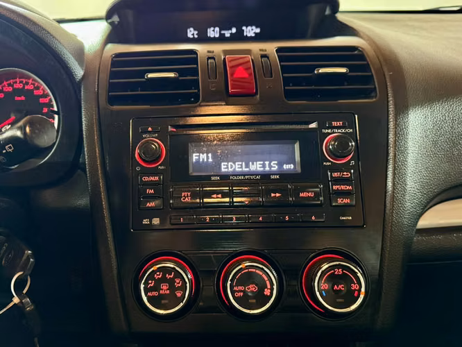 SUBARU XV MT 2.0 2015