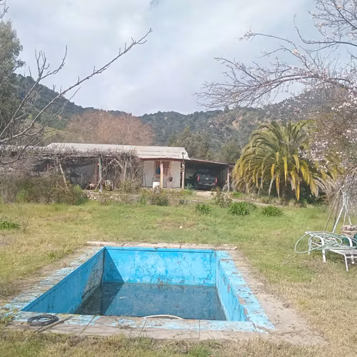 vendo parcela de 5000 mt2 con 3 casas funcionando