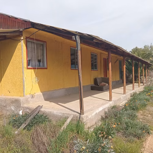 vendo parcela de 5000 mt2 con 3 casas funcionando