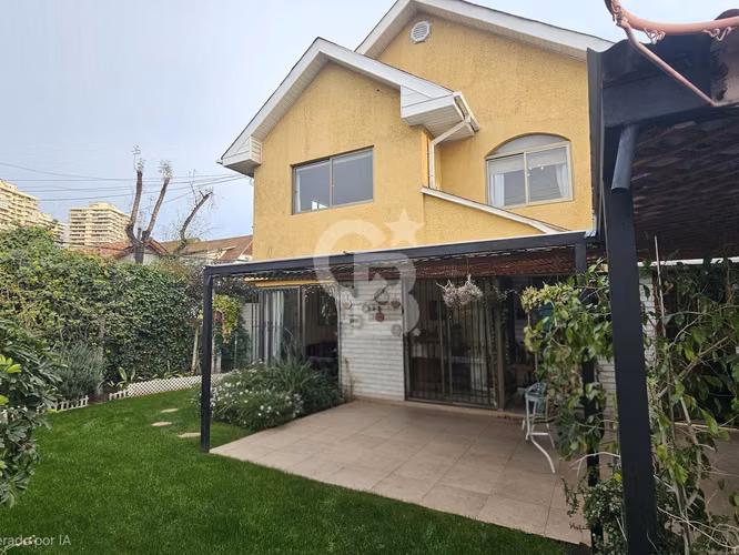 Casa a cuadras de  Metro Hernando de Magallanes