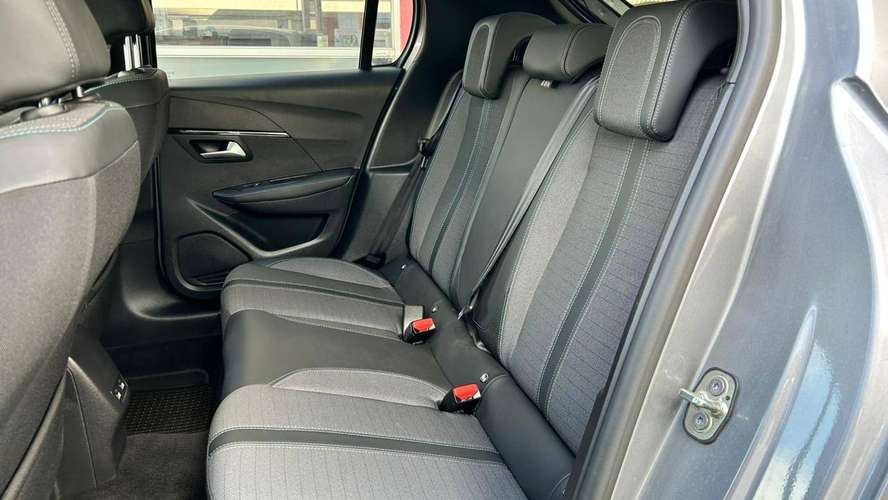 Peugeot 208 ALLURE 1.2 PURETECH 100 HB (2023) - Imagen 7