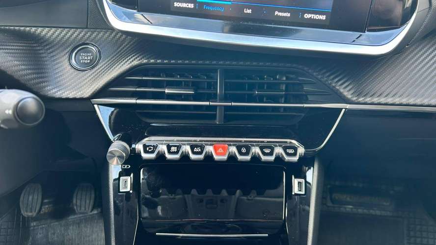Peugeot 208 ALLURE 1.2 PURETECH 100 HB (2023) - Imagen 16