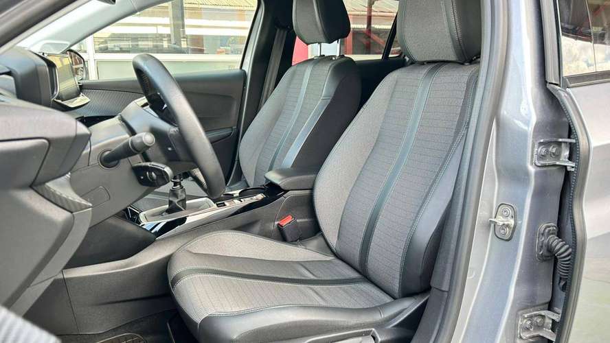 Peugeot 208 ALLURE 1.2 PURETECH 100 HB (2023) - Imagen 6