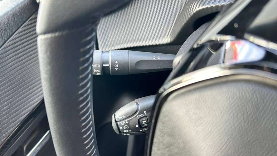 Peugeot 208 ALLURE 1.2 PURETECH 100 HB (2023) - Imagen 20