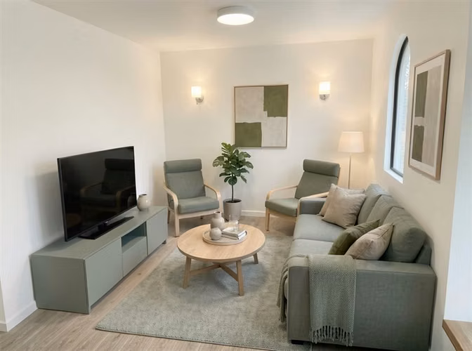 Casa en venta de 5dorm. 3baños Metro Manquehue Las Condes - Imagen 2