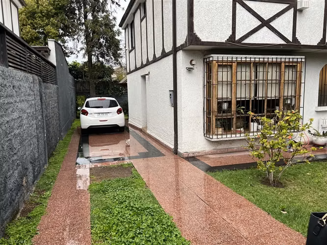 Casa en venta de 5dorm. 3baños Metro Manquehue Las Condes
