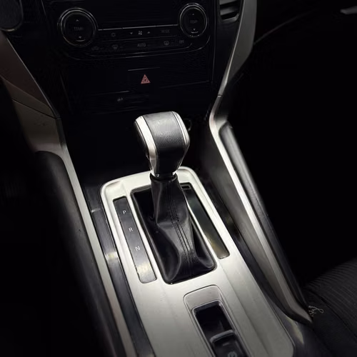 Mitsubishi Montero Sport 3.0 AT 4X2 (2019) - Imagen 2