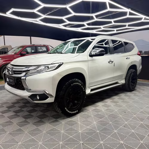 Mitsubishi Montero Sport 3.0 AT 4X2 (2019) - Imagen 9