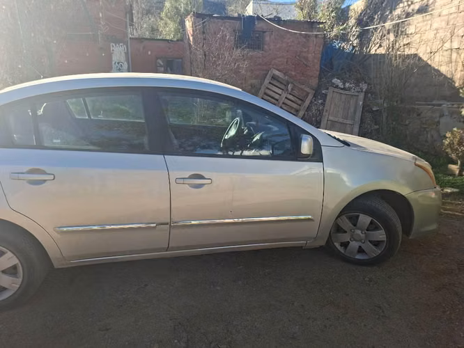 Vendo nissan - Imagen 2