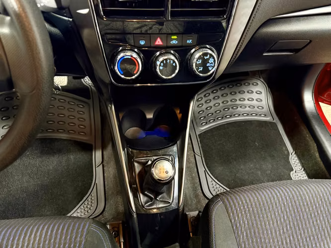 TOYOTA YARIS SPORT