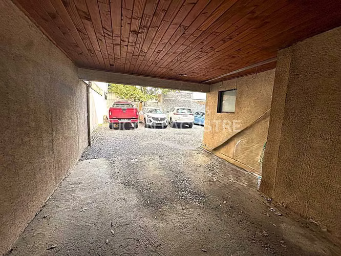 AMPLIA PROPIEDAD CERCA CENTRO C/ESTACIONAMIENTOS (180791)