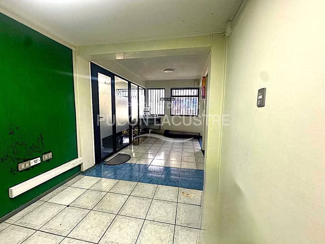 AMPLIA PROPIEDAD CERCA CENTRO C/ESTACIONAMIENTOS (180791)