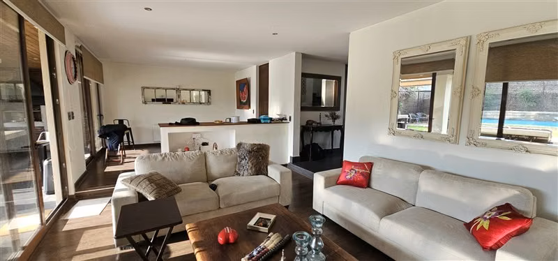 Casa en venta de 3 dorm. en Colina