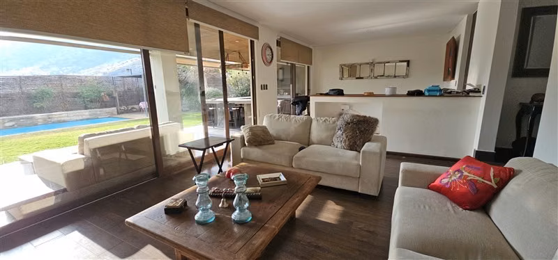 Casa en venta de 3 dorm. en Colina