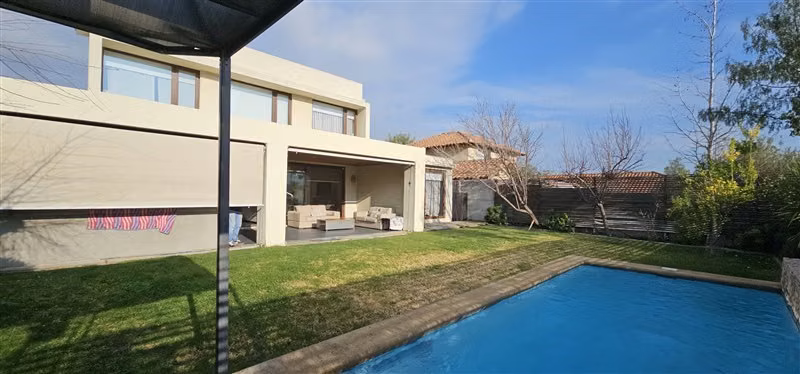 Casa en venta de 3 dorm. en Colina