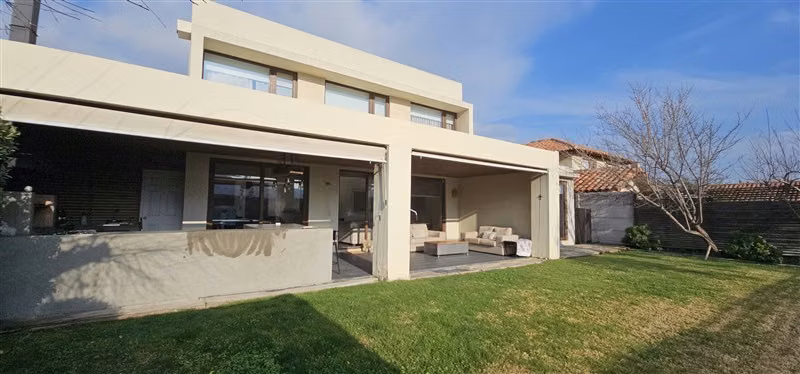 Casa en venta de 3 dorm. en Colina