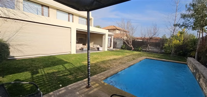 Casa en venta de 3 dorm. en Colina