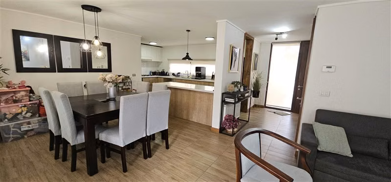 Casa en venta de 4 dorm. en Peñalolén