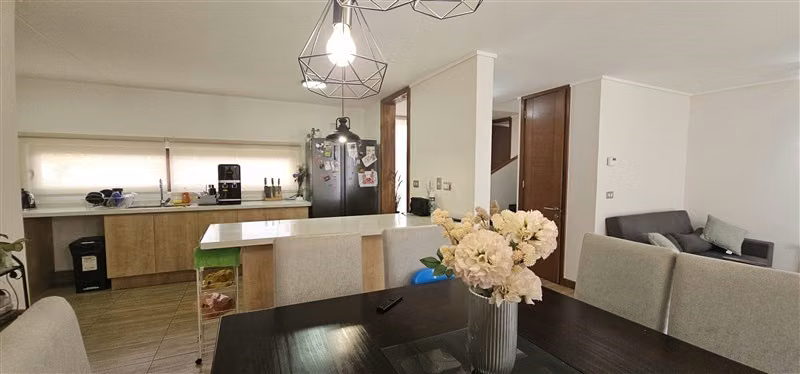 Casa en venta de 4 dorm. en Peñalolén